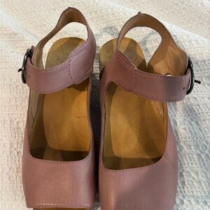 Dansko Rose-color Leather sandals